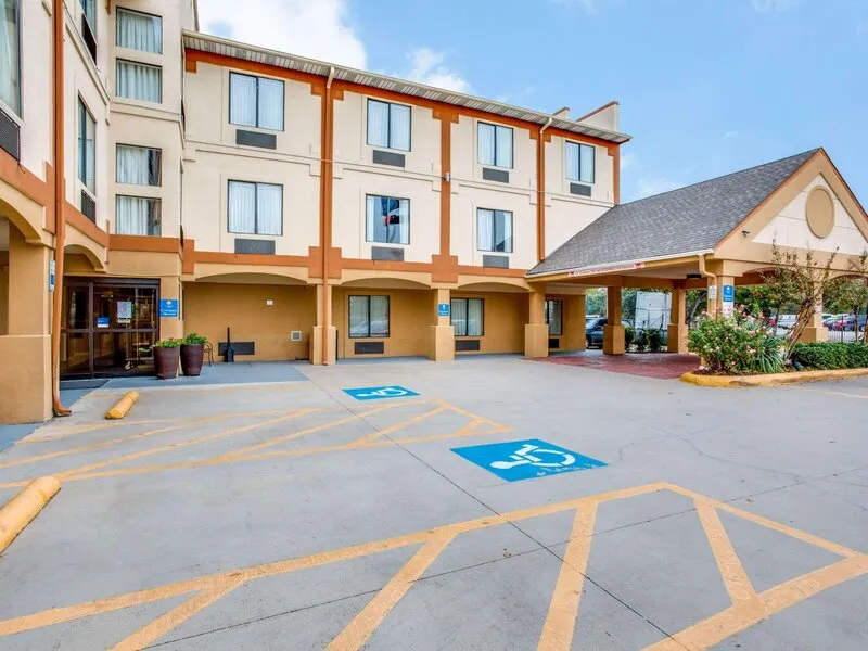 Comfort Inn & Suites Market Center · Anbieterbild von TUI