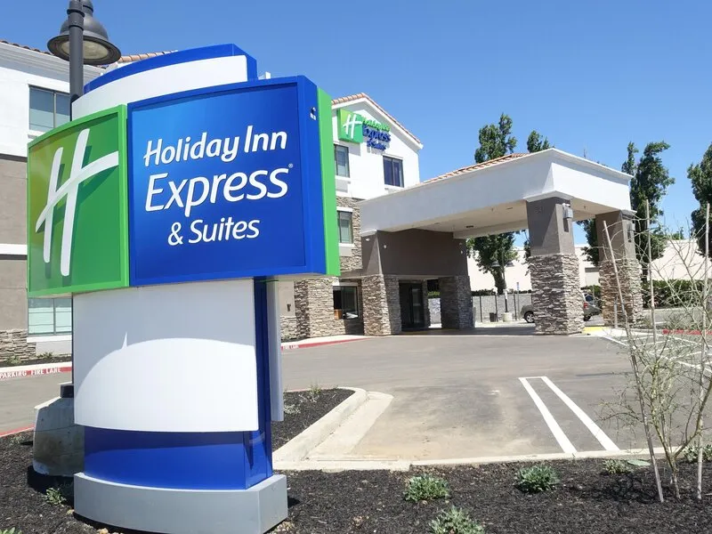 Holiday Inn Express & Suites Brentwood · Anbieterbild von TUI