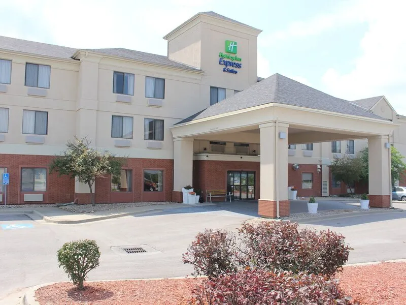 Holiday Inn Express & Suites Kansas City-Liberty (Hwy 152) · Anbieterbild von TUI