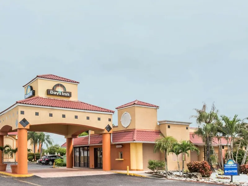 Days Inn by Wyndham Fort Myers · Anbieterbild von TUI