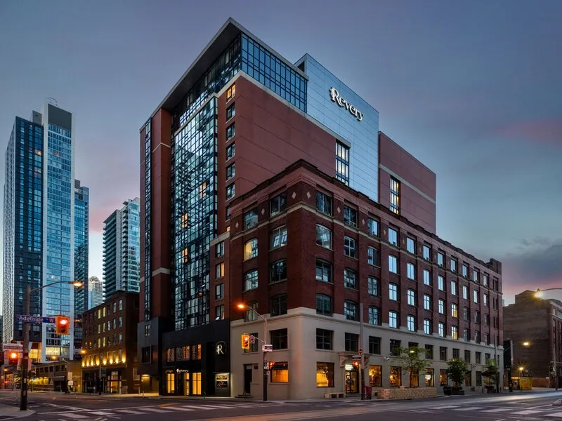Revery Toronto Downtown, Curio Collection by Hilton · Anbieterbild von TUI
