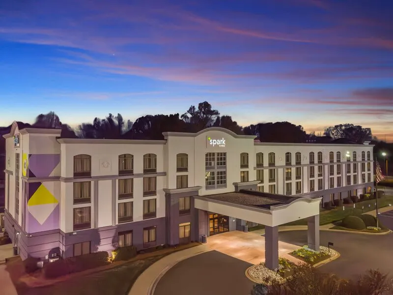 Spark by Hilton Charlotte Tyvola I-77 · Anbieterbild von TUI