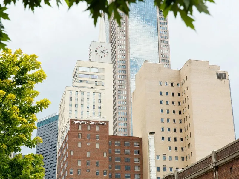 Hampton Inn & Suites Dallas Downtown · Anbieterbild von TUI