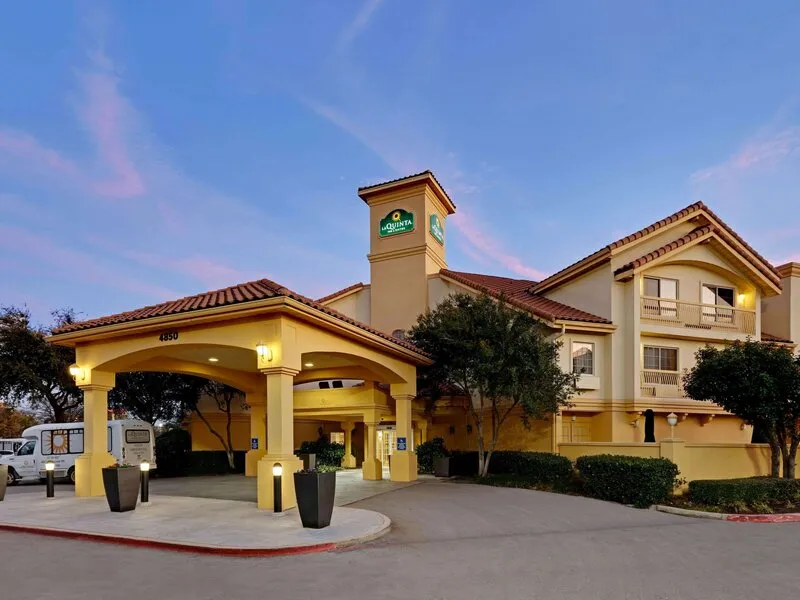 La Quinta Inn & Suites Dallas DFW Airport North · Anbieterbild von TUI