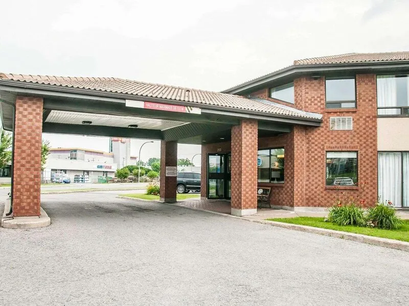 Comfort Inn Laval · Anbieterbild von TUI