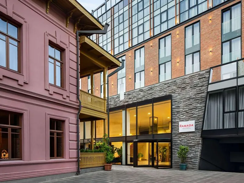 Ramada by Wyndham Tbilisi Old City · Anbieterbild von TUI