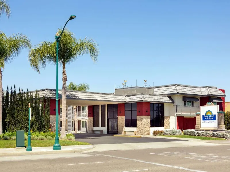 Days Inn & Suites by Wyndham Anaheim At Disneyland Park · Anbieterbild von TUI