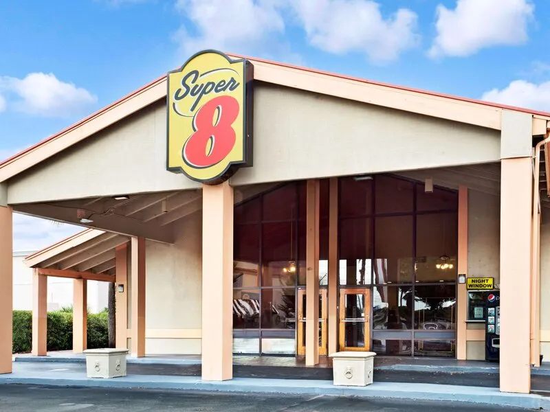 Super 8 by Wyndham Kissimmee/Maingate/Orlando Area · Anbieterbild von TUI