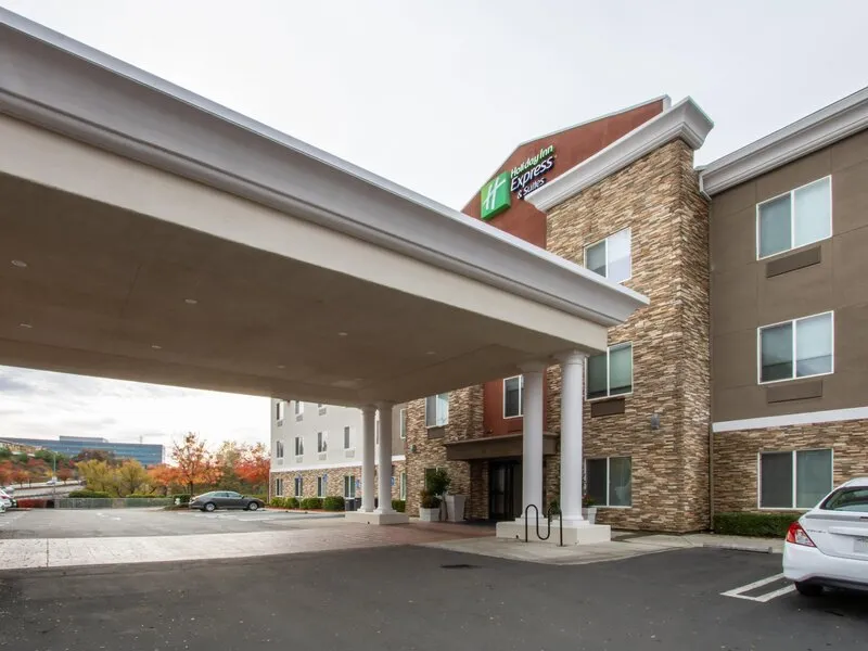 Holiday Inn Express Hotel & Suites Roseville - Galleria Area · Anbieterbild von TUI