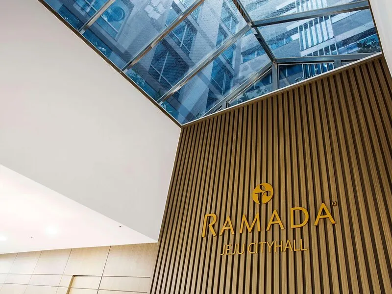 Ramada by Wyndham Jeju City Hall · Anbieterbild von TUI