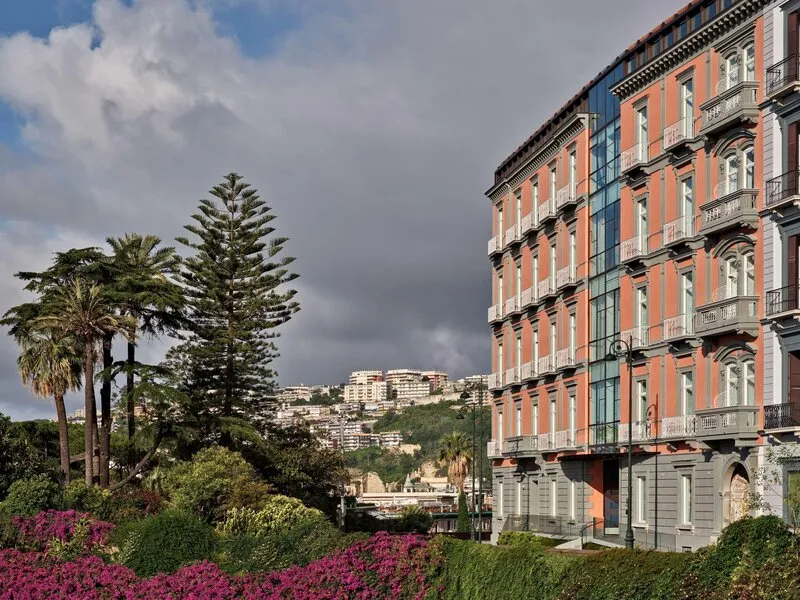 De Bonart Naples, Curio Collection by Hilton · Anbieterbild von TUI