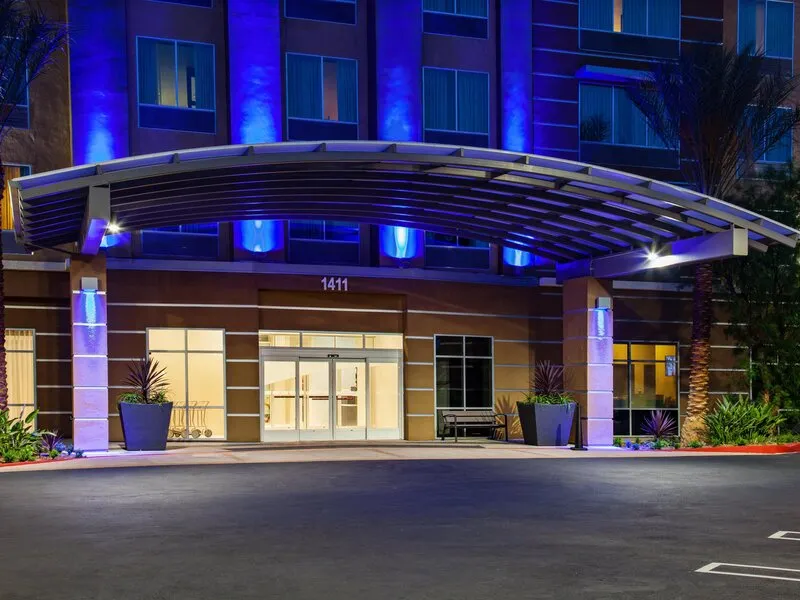 Holiday Inn Express & Suites Anaheim Resort Area · Anbieterbild von TUI