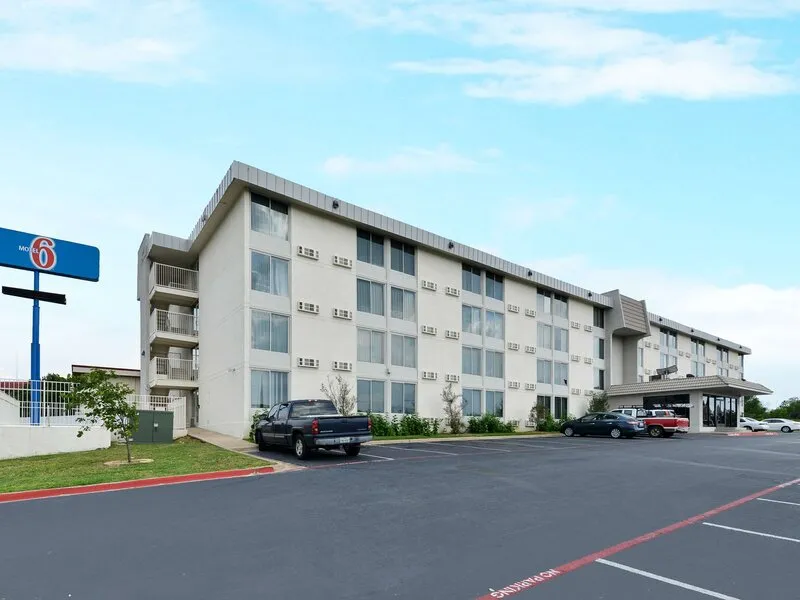 Motel 6 Fort Worth - Downtown East · Anbieterbild von TUI