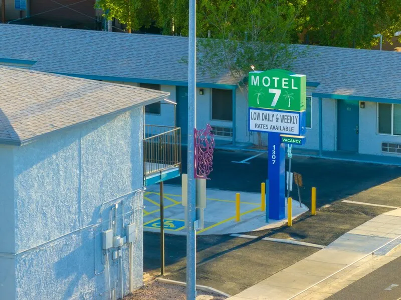Motel 7 By OYO Near Phoenix Airport · Anbieterbild von TUI