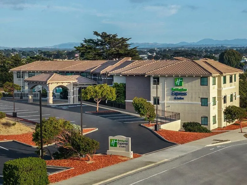 Holiday Inn Express & Suites Marina - State Beach Area · Anbieterbild von TUI