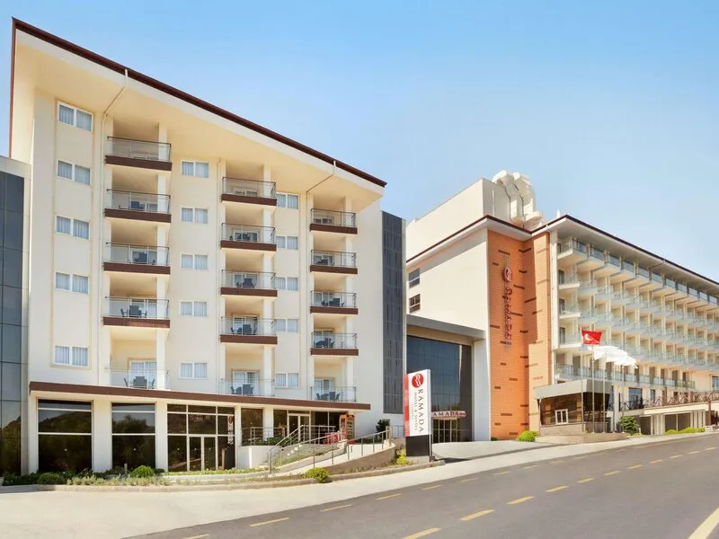 Ramada Hotel & Suites Kusadasi · Anbieterbild von TUI