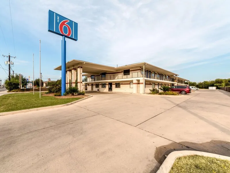 Motel 6 San Antonio S WW White Road · Anbieterbild von TUI