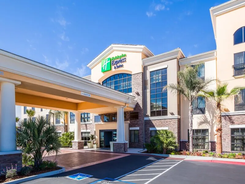 Holiday Inn Express & Suites Eureka · Anbieterbild von TUI