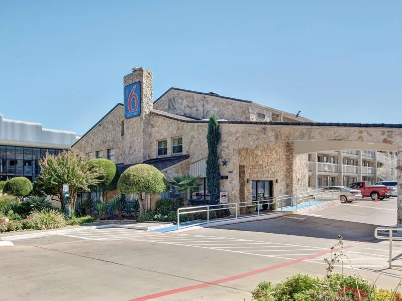 Motel 6 Dallas Galleria · Anbieterbild von TUI