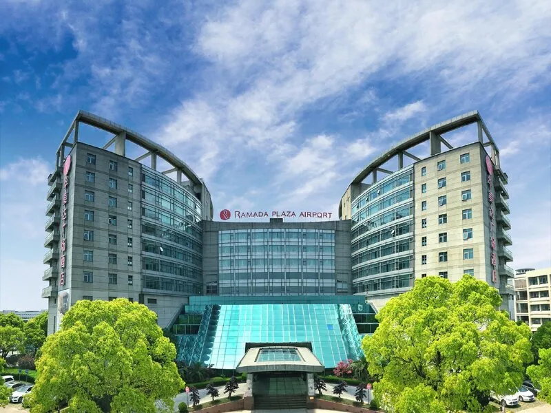 Ramada Plaza by Wyndham Shanghai Pudong Airport · Anbieterbild von TUI