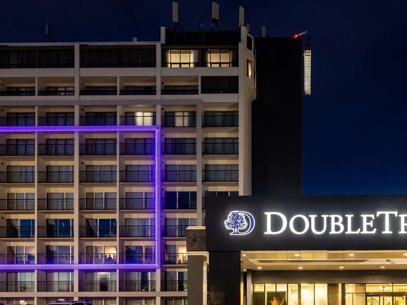 DoubleTree by Hilton Calgary North · Anbieterbild von TUI