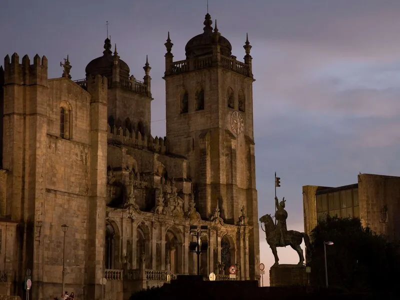 Se Catedral Hotel Porto, Tapestry Collection by Hilton · Anbieterbild von TUI