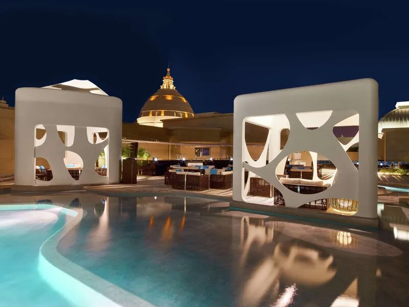 V Hotel Dubai Curio Collection by Hilton · Anbieterbild von TUI
