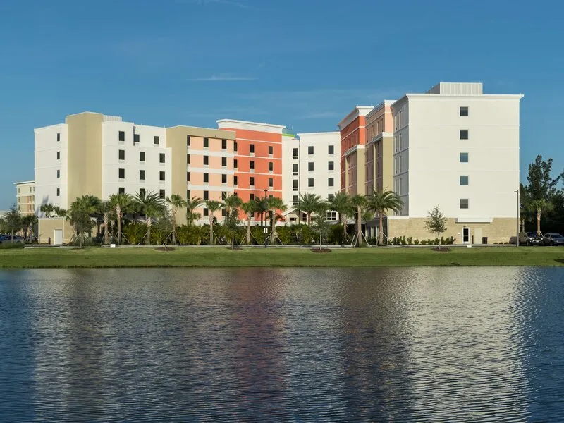 Hampton Inn & Suites Cape Canaveral Cruise Port · Anbieterbild von TUI
