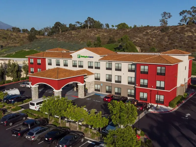 Holiday Inn Express & Suites Lake Forest · Anbieterbild von TUI
