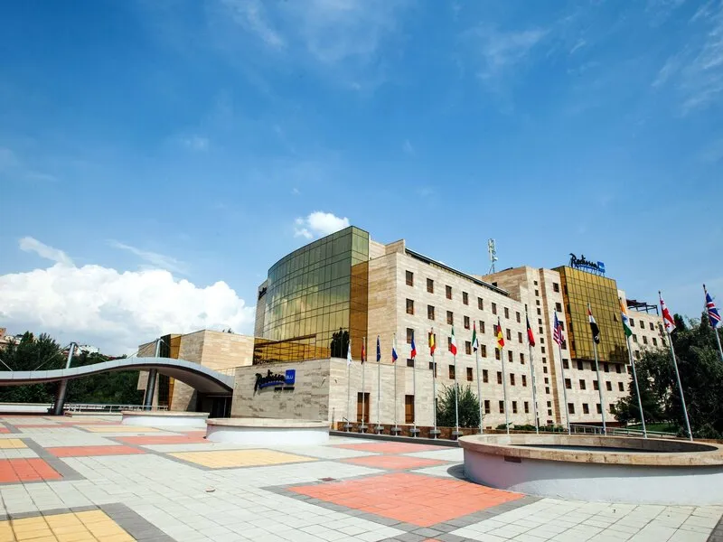 Radisson Blu Yerevan · Anbieterbild von TUI