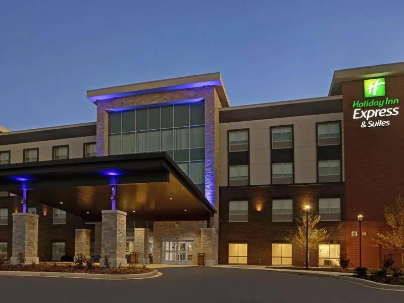 Holiday Inn Express & Suites Milwaukee - Brookfield · Anbieterbild von TUI