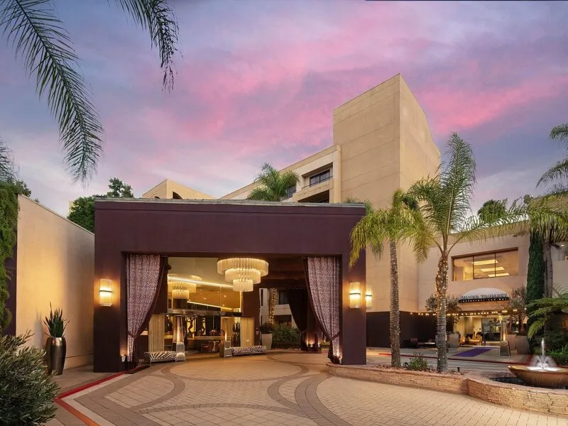 Avenue of the Arts Costa Mesa, A Tribute Hotel · Anbieterbild von TUI