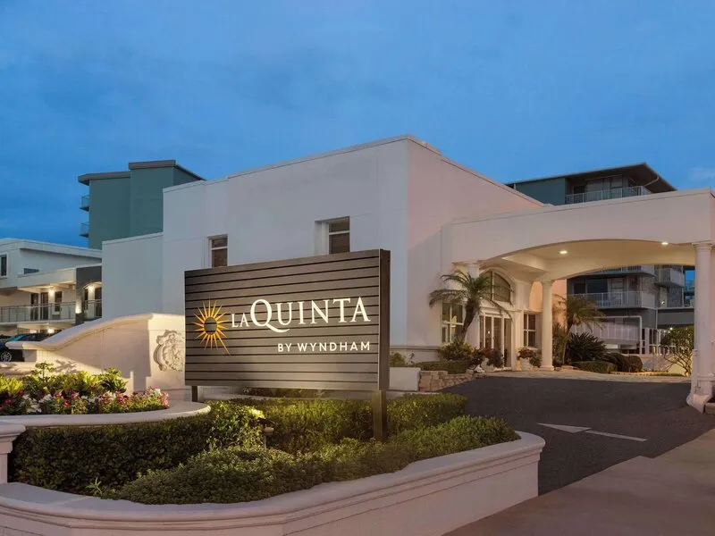 La Quinta Inn & Suites by Wyndham Oceanfront Daytona Beach · Anbieterbild von TUI