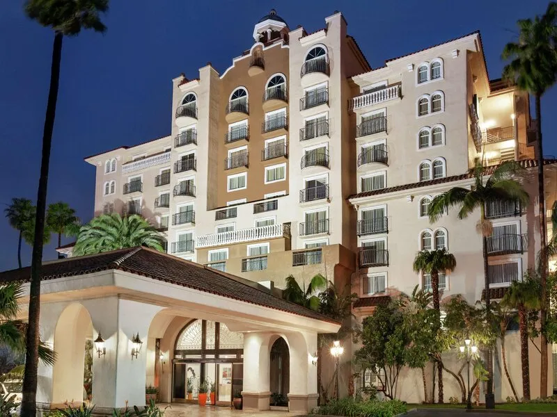 Embassy Suites Santa Ana Orange County Airport North · Anbieterbild von TUI