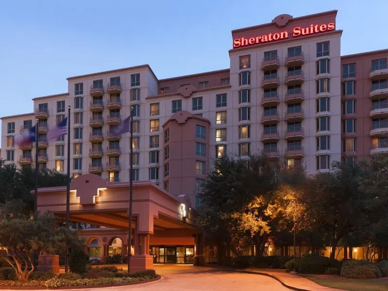 Sheraton Suites Market Center Dallas · Anbieterbild von TUI
