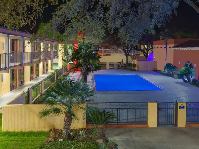 Baymont Inn & Suites Savannah Midtown · Anbieterbild von TUI