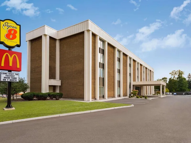 Super 8 Liverpool Syracuse Area North Airport · Anbieterbild von TUI