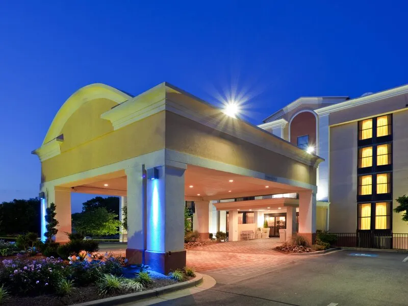 Holiday Inn Express Washington DC East-Andrews AFB · Anbieterbild von TUI