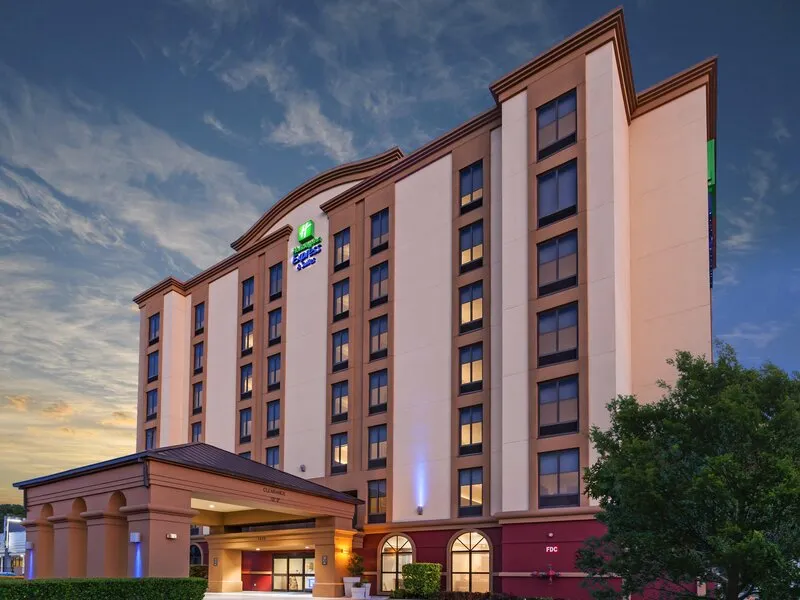 Holiday Inn Express & Suites Houston - Memorial Park Area · Anbieterbild von TUI
