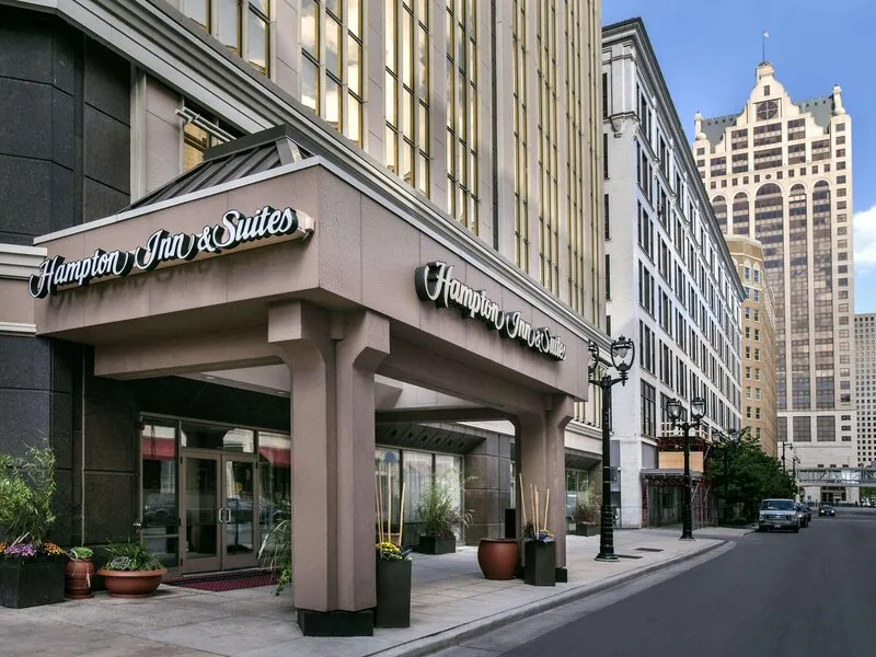 Hampton Inn & Suites Milwaukee Downtown · Anbieterbild von TUI