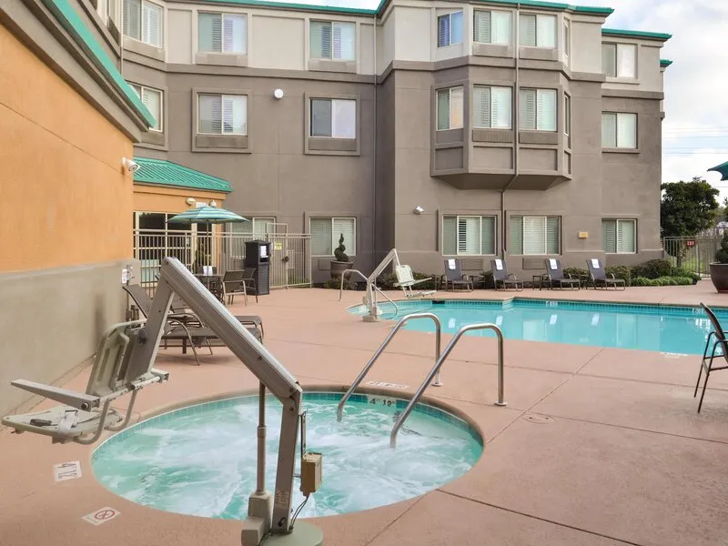 Holiday Inn Express & Suites Elk Grove Ctrl - Sacramento S · Anbieterbild von TUI