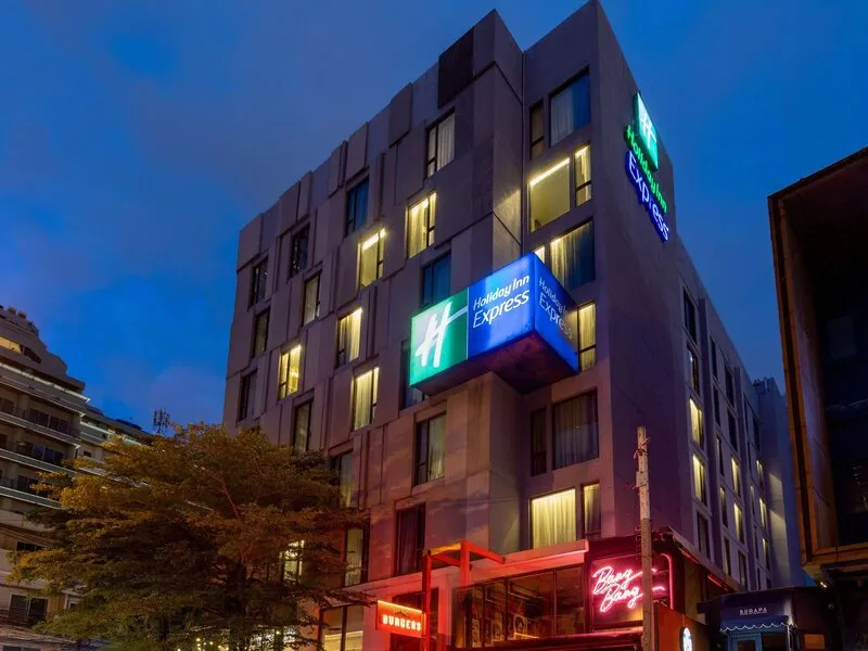Holiday Inn Express Bangkok Sukhumvit 11 · Anbieterbild von TUI