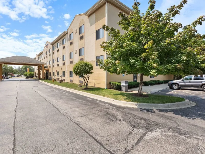 Comfort Suites Lombard · Anbieterbild von TUI