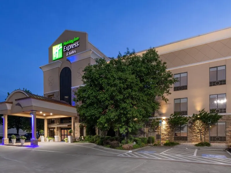 Holiday Inn Express & Suites Arlington (I-20-Parks Mall) · Anbieterbild von TUI