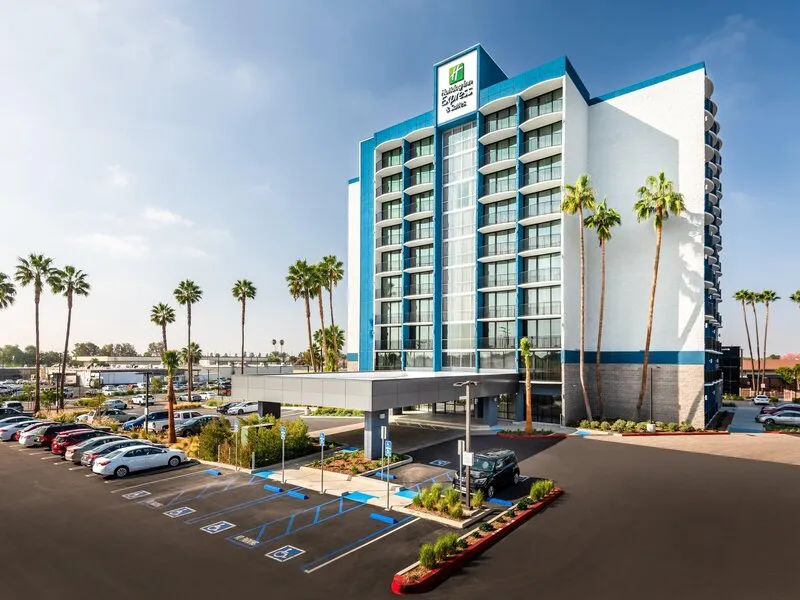 Holiday Inn Express & Suites Santa Ana - Orange County · Anbieterbild von TUI