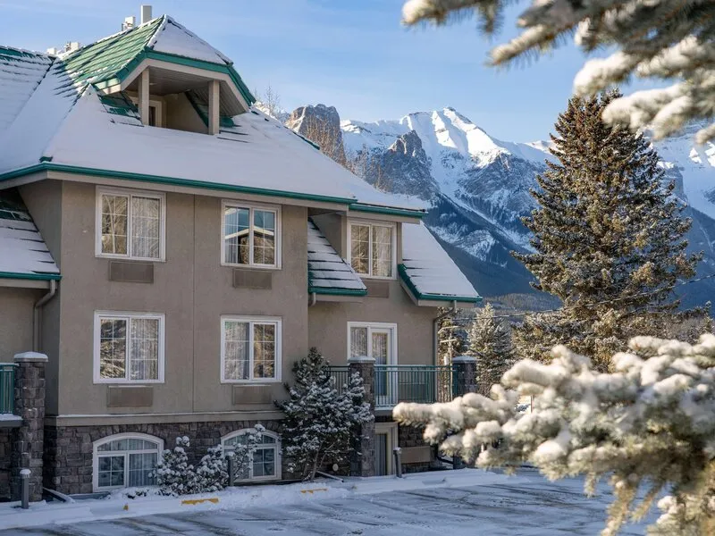 Pocaterra Inn & Waterslide · Anbieterbild von TUI