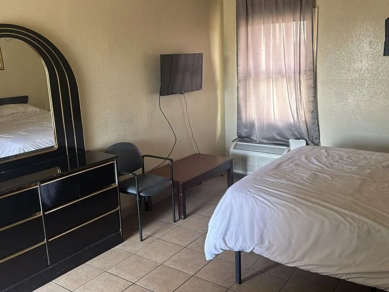 Cole Manor Motel By OYO Love Field Market Center · Anbieterbild von TUI