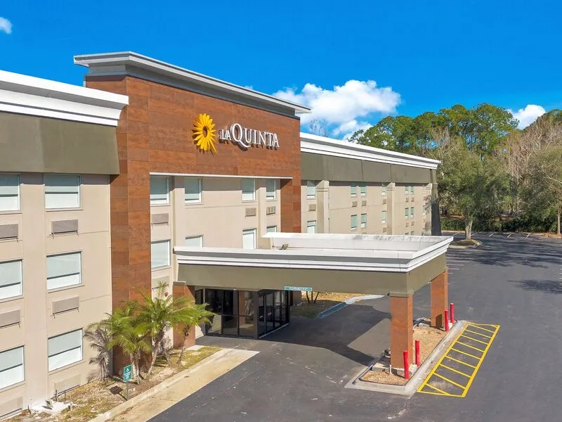 La Quinta Inn & Suites by Wyndham Jacksonville Mandarin · Anbieterbild von TUI