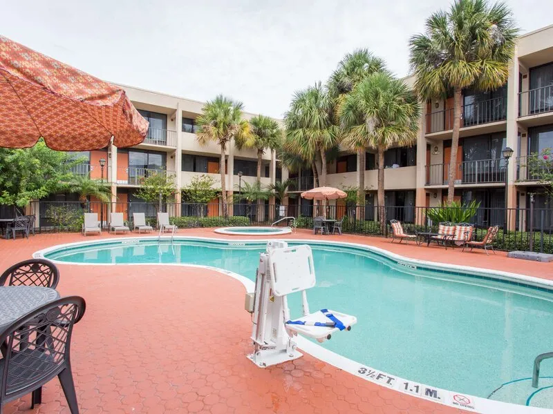Days Inn & Suites by Wyndham Orlando Airport · Anbieterbild von TUI