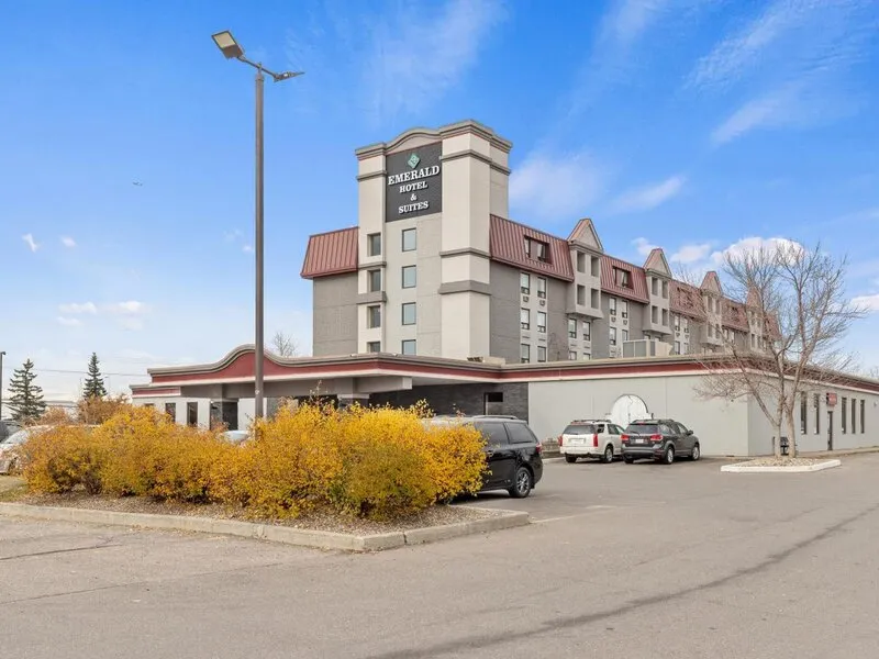 Red Roof PLUS+ & Suites Calgary - Airport · Anbieterbild von TUI